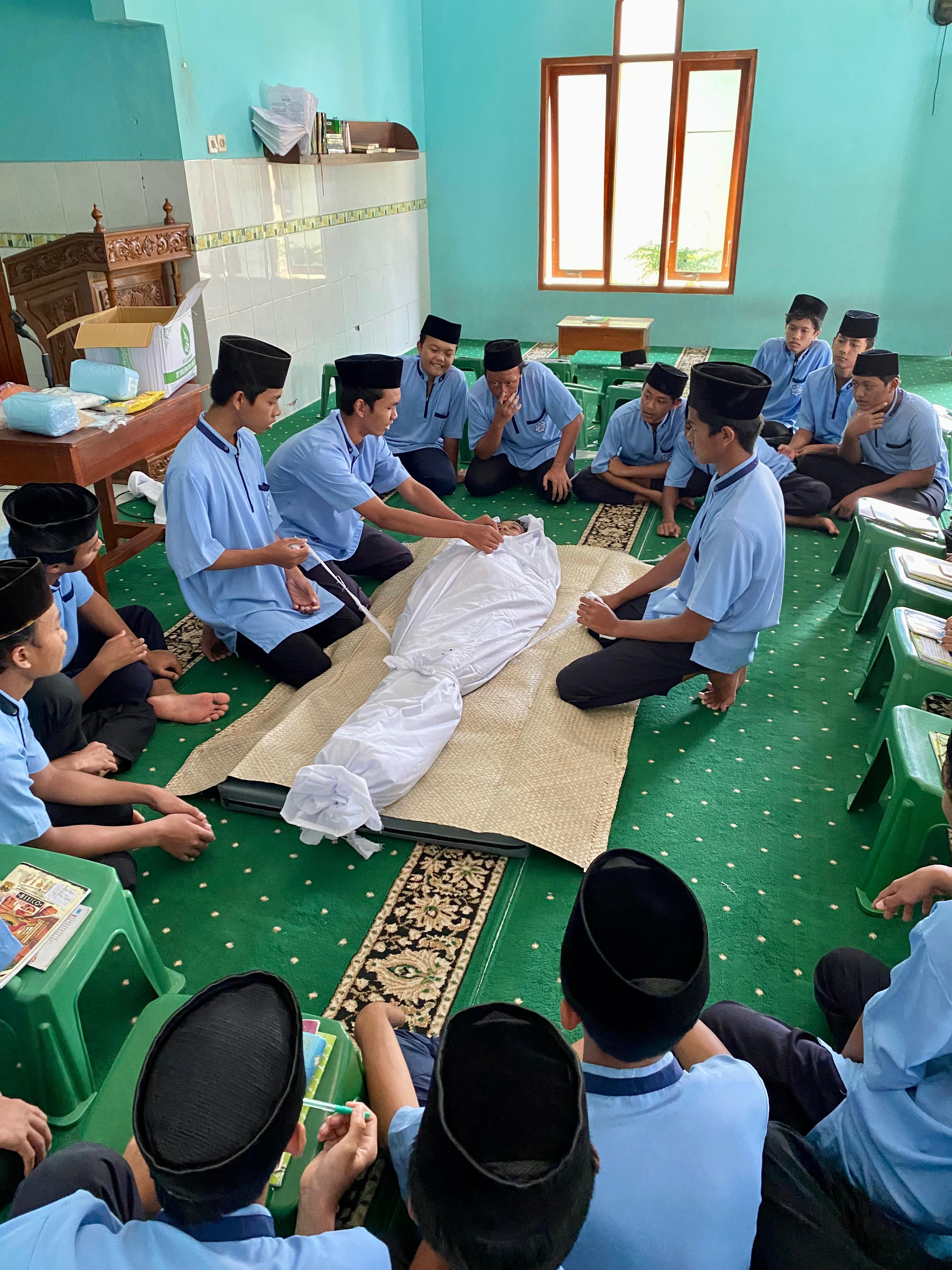 Praktek Sholat Perawatan Jenazah
